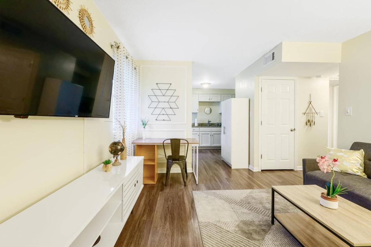 Dapper Digs - King Bed - Long Term Stays - Duke Durham Eksteriør billede