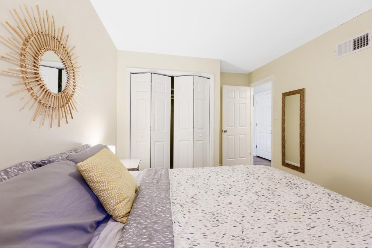 Dapper Digs - King Bed - Long Term Stays - Duke Durham Eksteriør billede